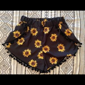 Sunflower shorts! 🌻